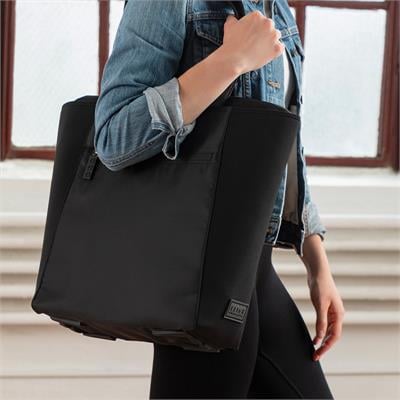 black-tote-1-0eb40514-8946-49eb-a4d7-305b80b9a991-1
